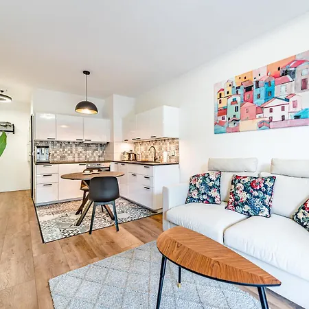 Apartment About Art